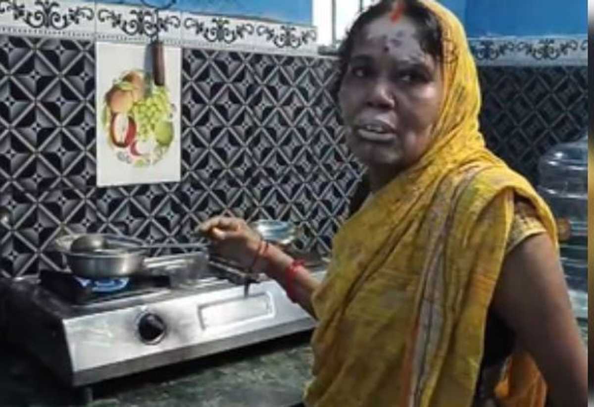 उज्ज्वला योजना से बदली धनबाद की महिलाओं की जिंदगी, धुएं से मिला छुटकारा